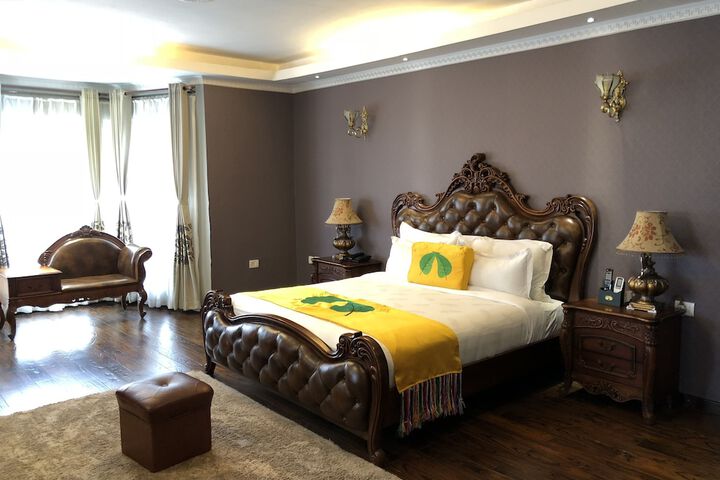Room 10 of 52