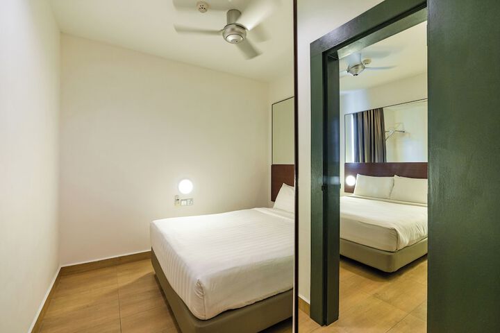 Room 27 of 40