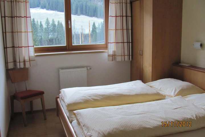Room 5 of 16