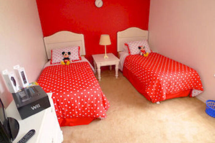 Room 4 of 34