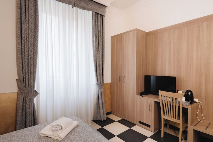 Room 27 of 180