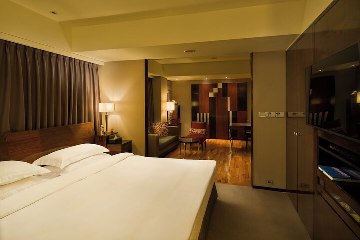 Room 26 of 61