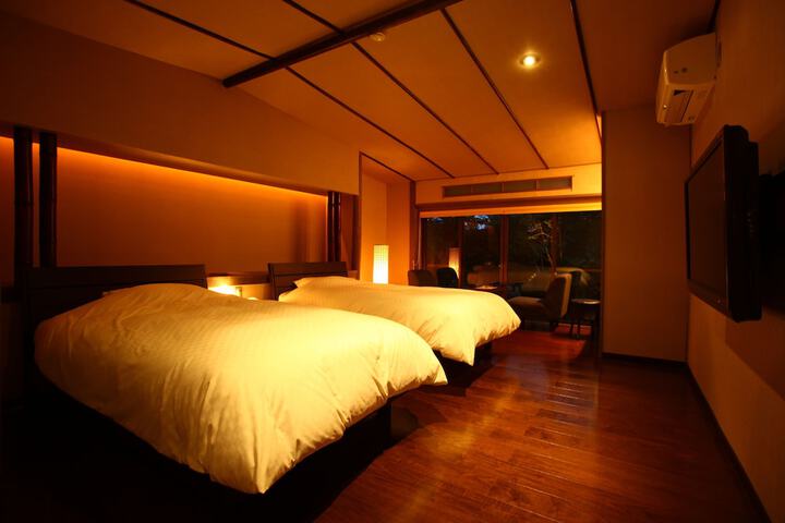 Room 5 of 61