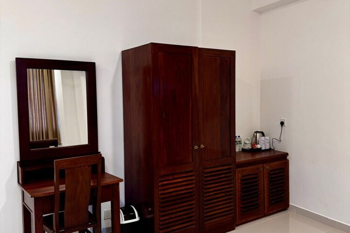 Room 17 of 30