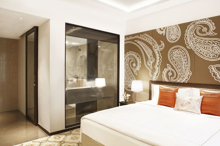 Room 13 of 65
