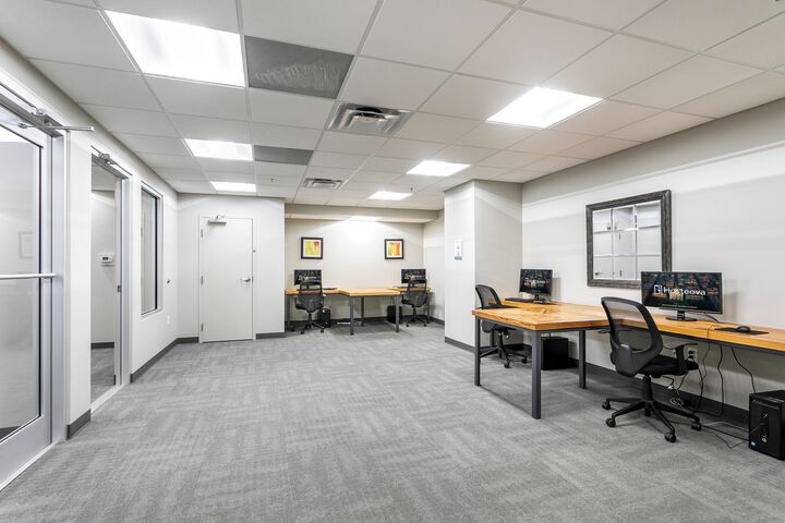 Business Center 8 of 67