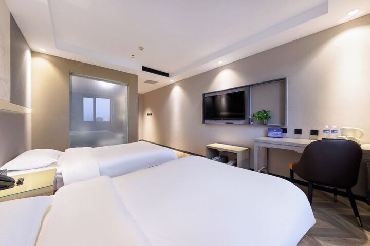 Room 12 of 18