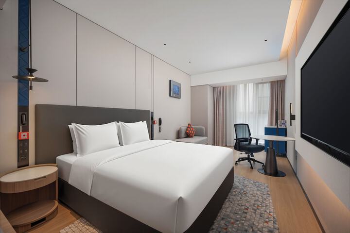 Room 15 of 77