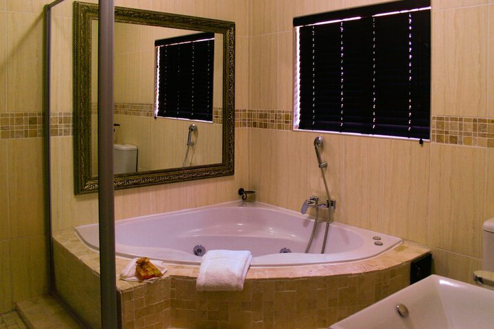 Hot Tub 23 of 51