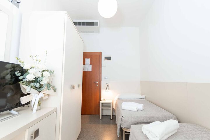Room 13 of 26