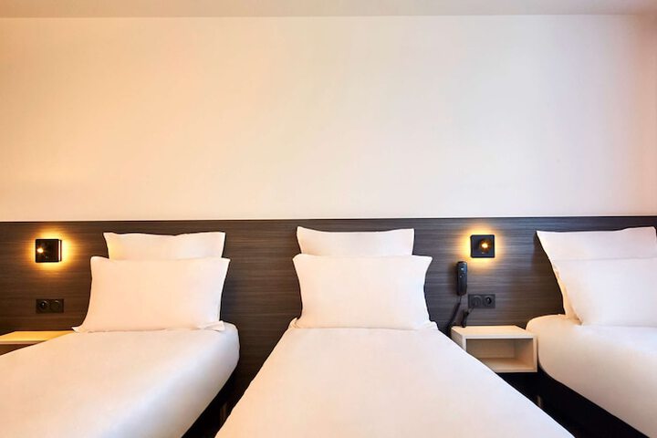 Room 13 of 25