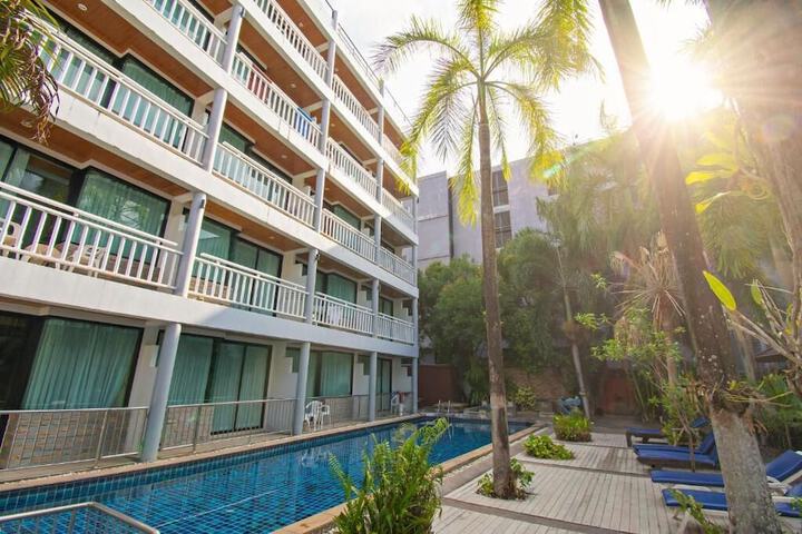 Pool Hotel