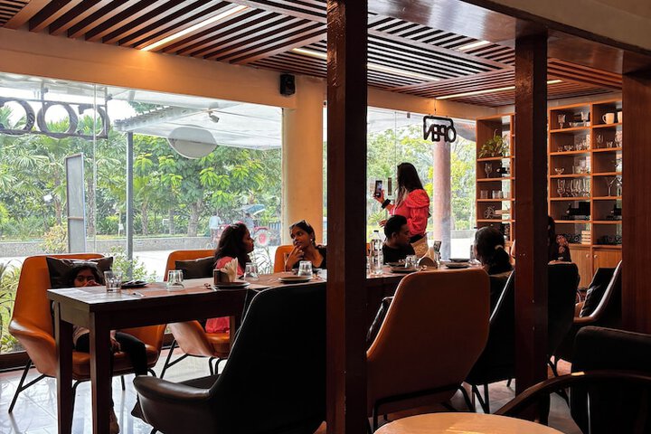 Dining 42 of 68