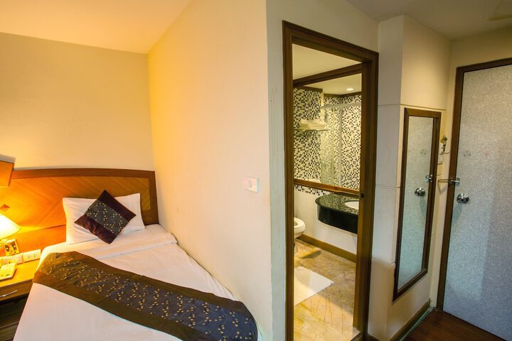 Room 44 of 58