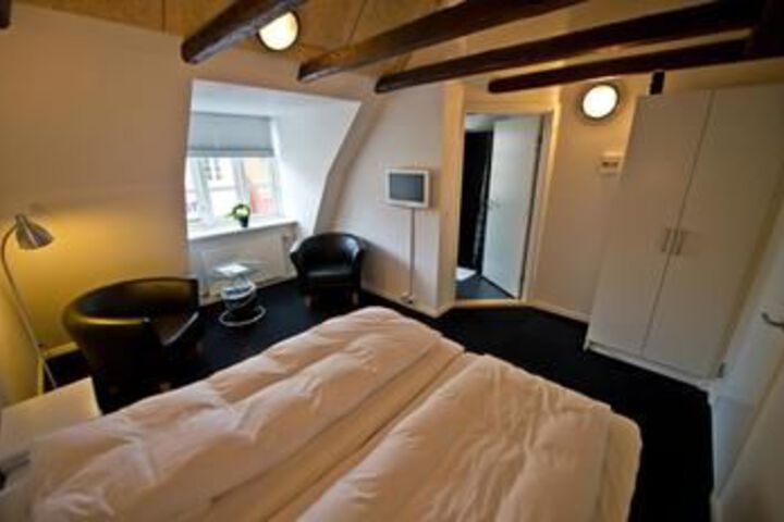Room 16 of 31