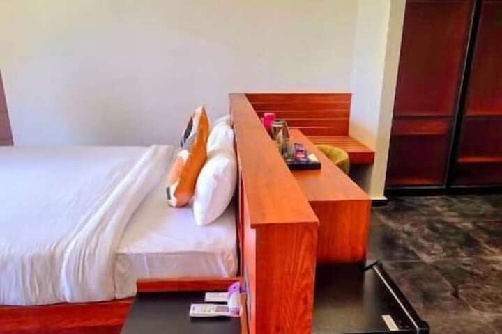Room 4 of 48