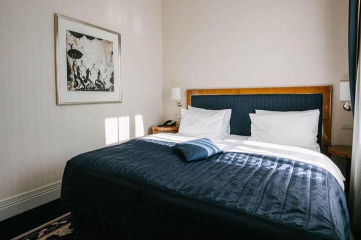 Room 2 of 85