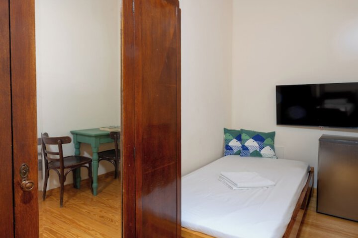 Room 8 of 42