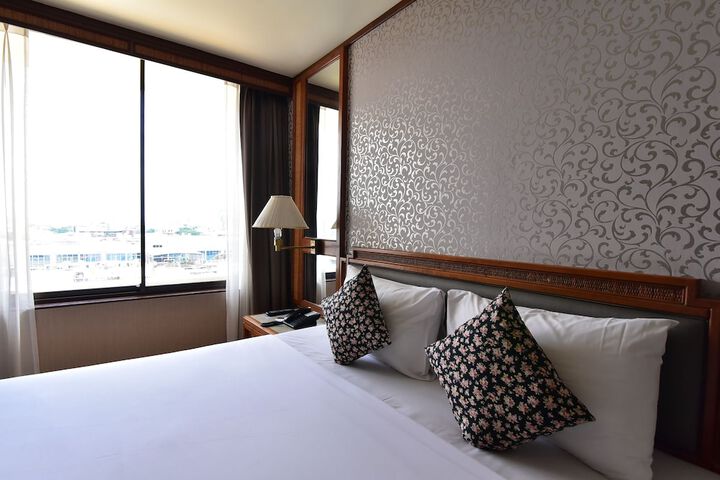 Room 35 of 76