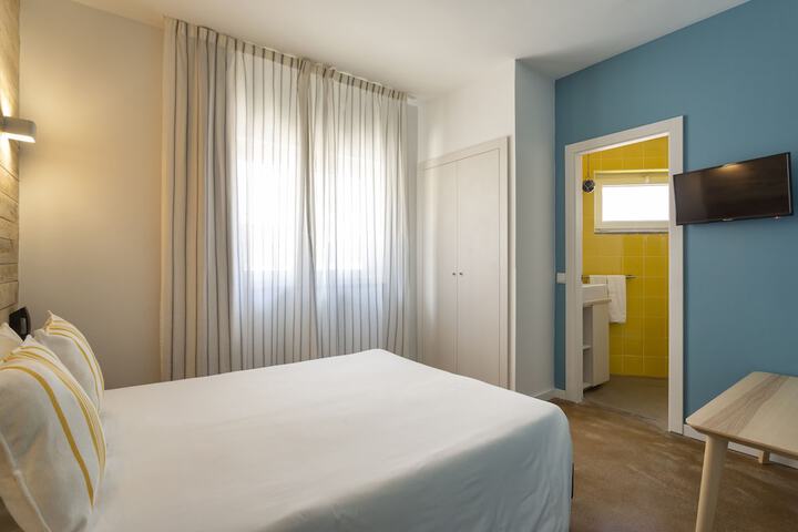 Room 16 of 26