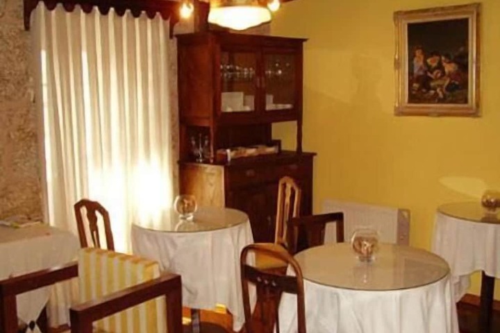 Dining 18 of 40