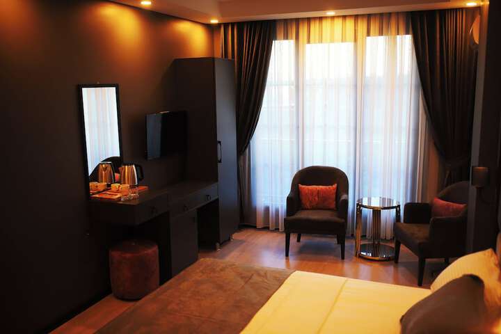 Room 6 of 31