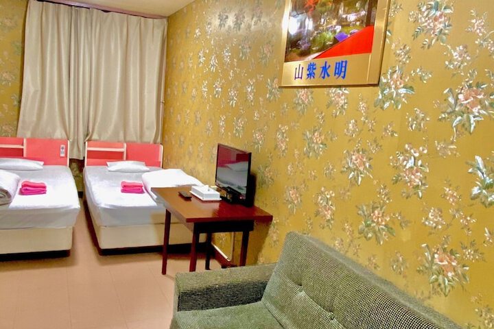 Room 23 of 48