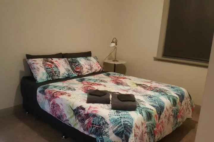 Room 7 of 12