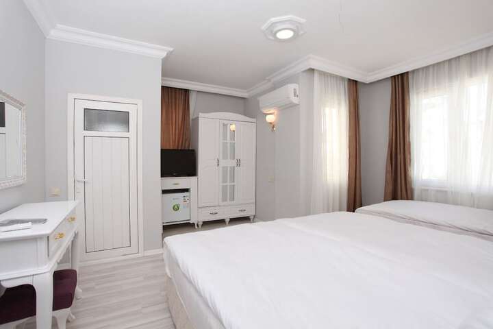 Room 13 of 27