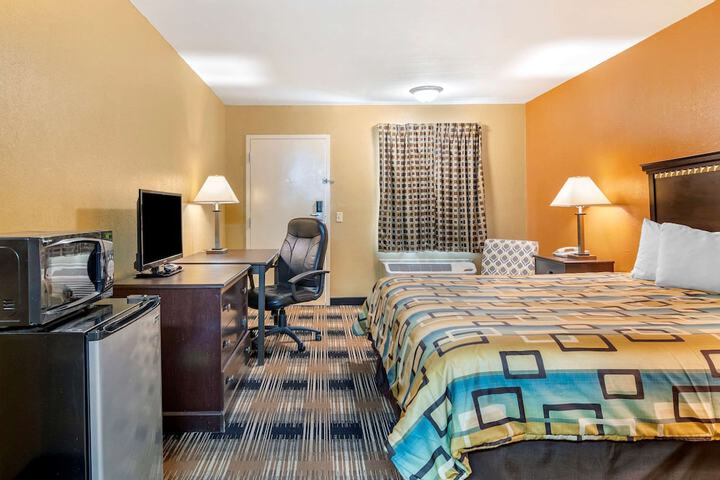 Room 15 of 28