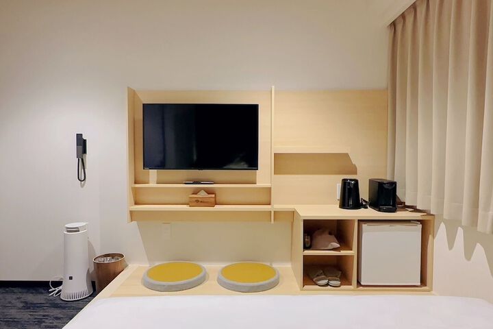 Room 5 of 28