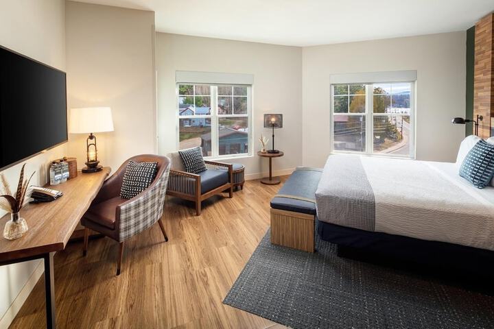 Standard | King Bed (4 of 10)