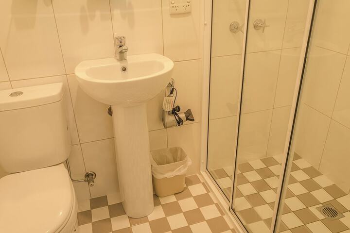 Room 18 of 38