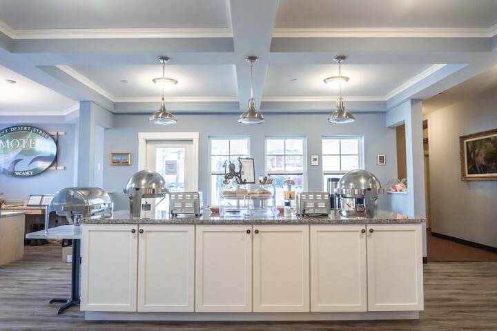 Breakfast/Coffee Service 44 of 91