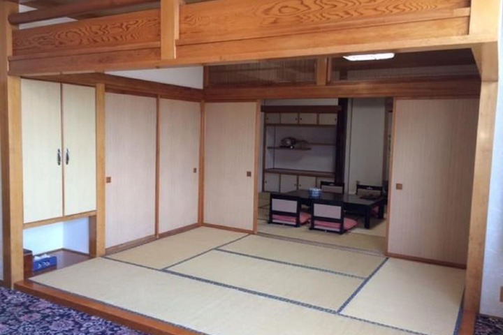 Room 6 of 30