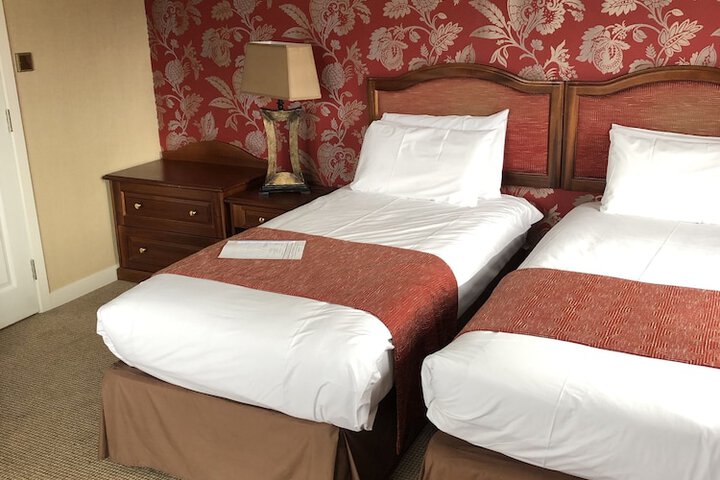 Room 4 of 52