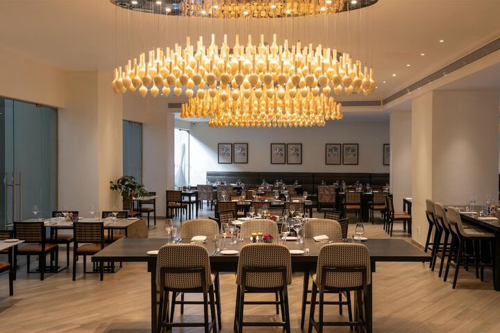 Dining 86 of 139