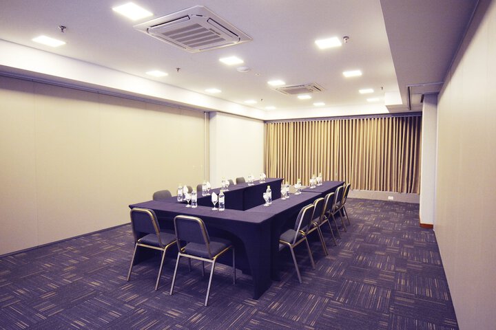 Ballroom/Hall 105 of 132