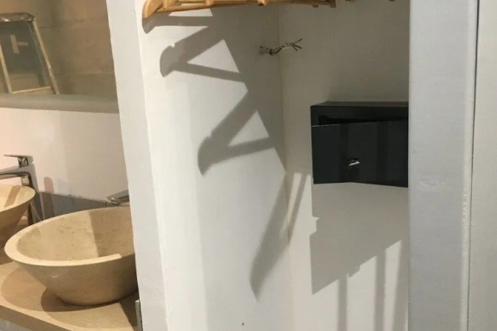 Room 6 of 30