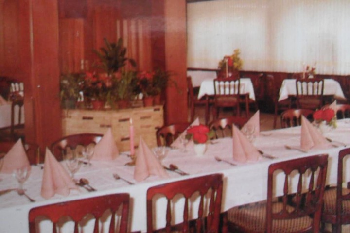 Dining 13 of 22