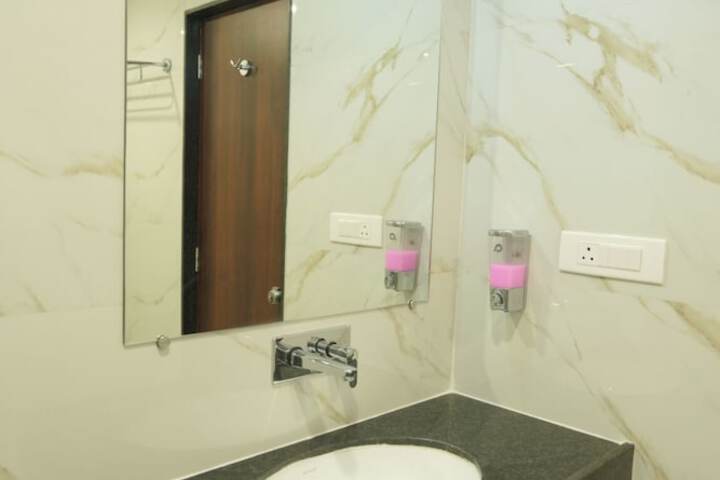 Room 73 of 102
