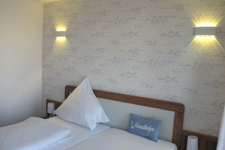Room 6 of 114