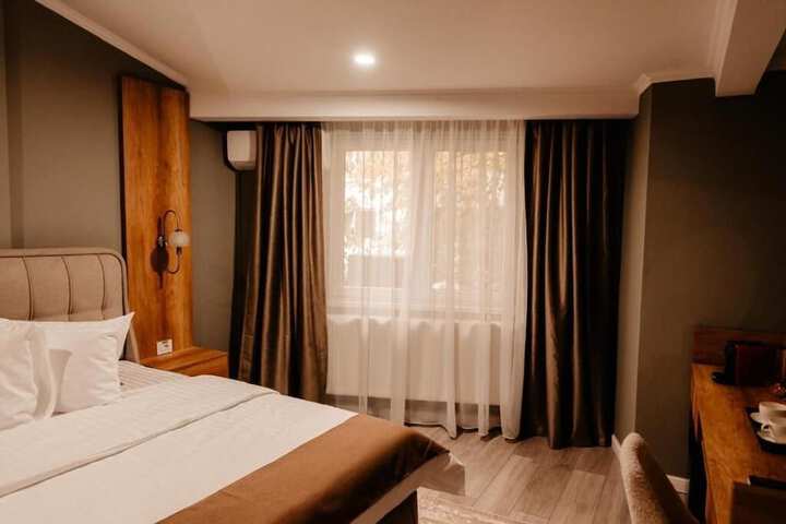 Room 7 of 42