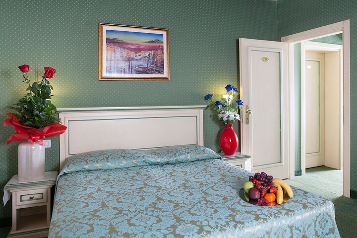 Room 20 of 96