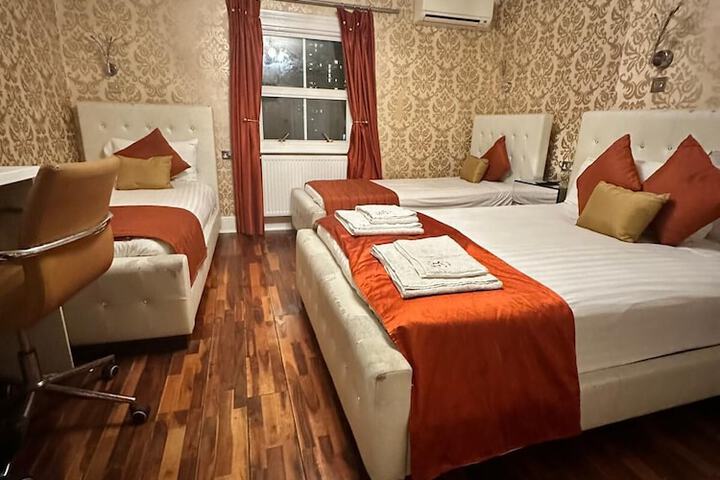 Room 10 of 71