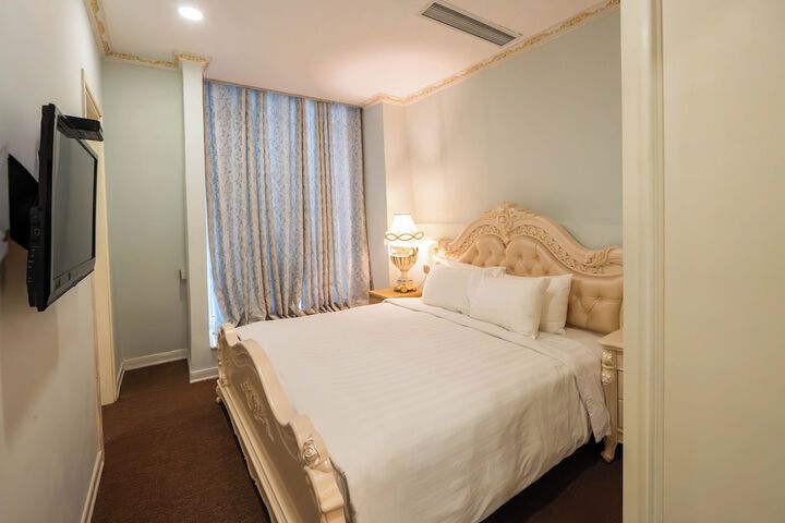 Room 52 of 184