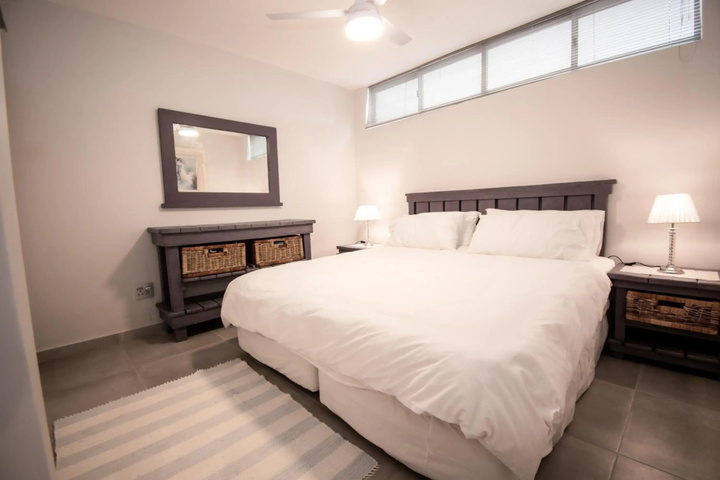 Room 4 of 16