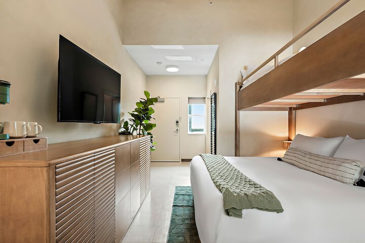 Room 35 of 73