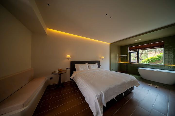 Room 29 of 62