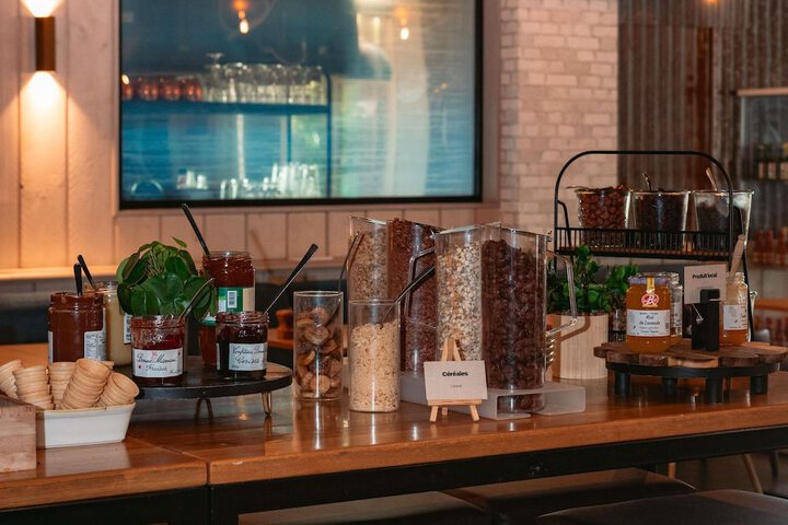 Breakfast/Coffee Service 58 of 135